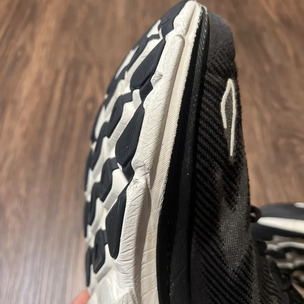 Hoka Men's Clifton 9 Lace Up Athletic Running Shoes Black/White Size 10.5 2E